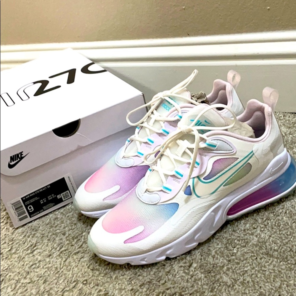NEW 💝 Nike Air Max 270 React Sneakers Size 9